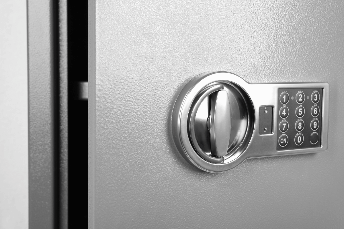 how to reset electronic safe code